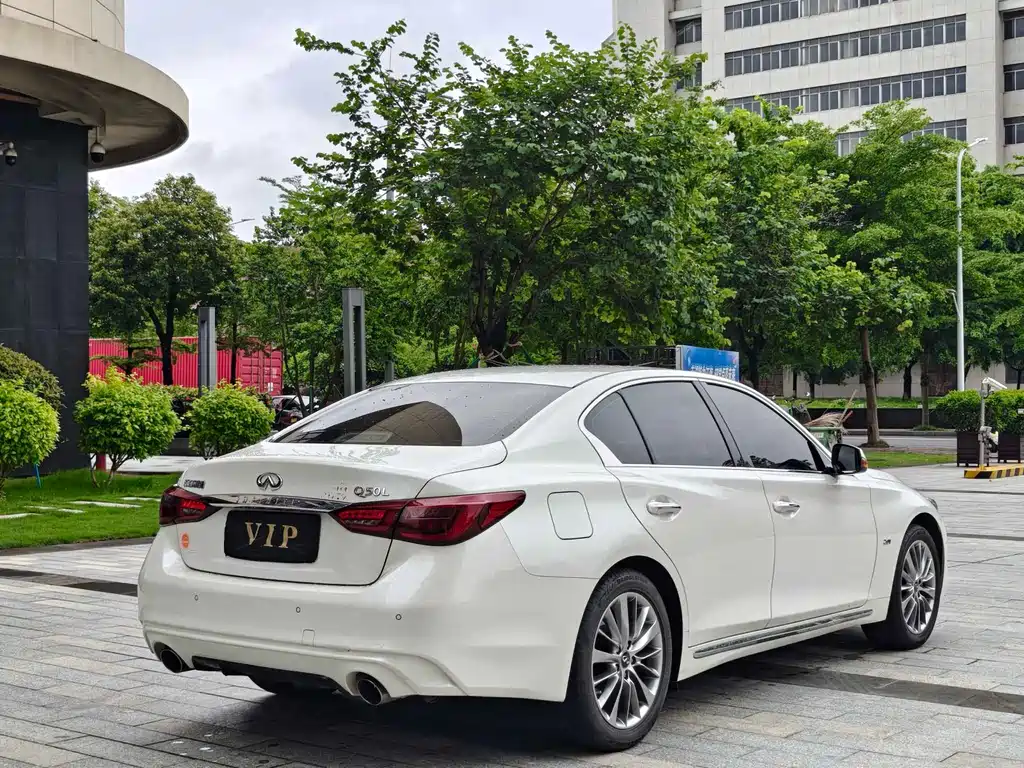Infiniti Q50L 2019 — фото 15