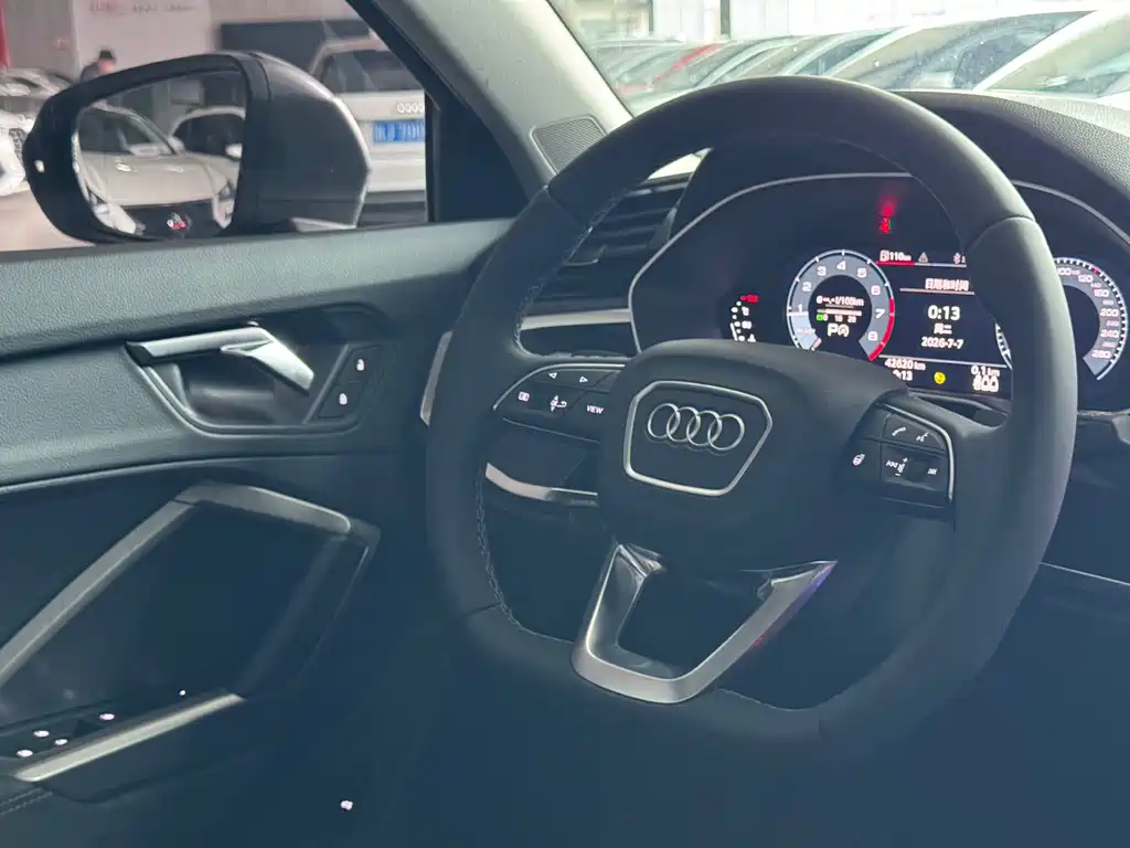 Audi Q3 2023 — фото 12
