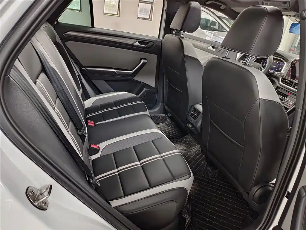 Volkswagen T-Roc 2024 — фото 11