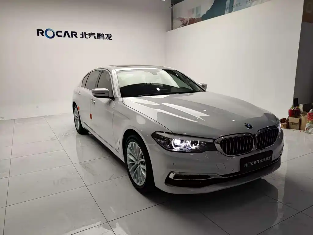BMW 5 Series 2019 — фото 22
