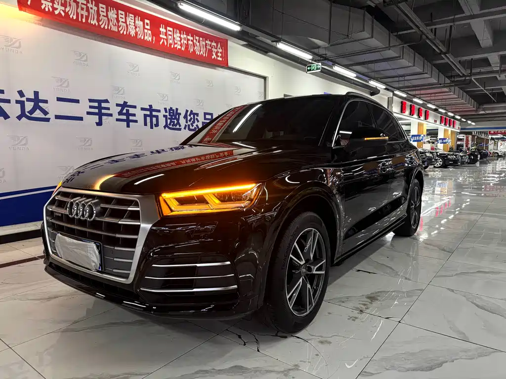 Audi Q5L 2019 — фото 1