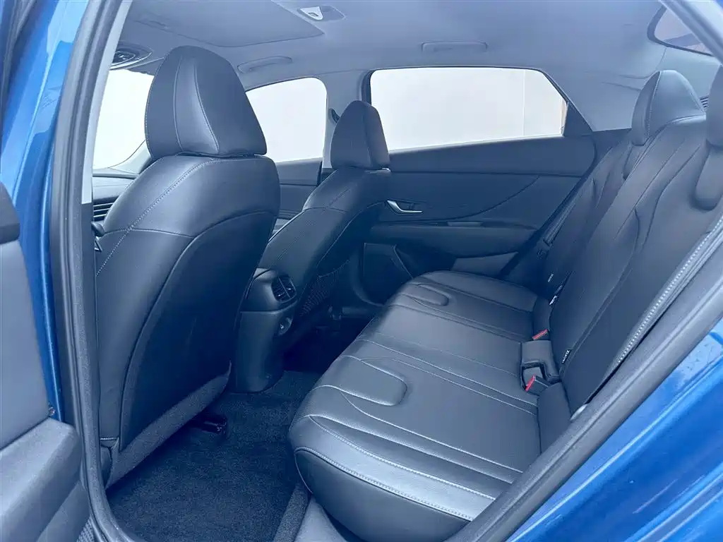 Hyundai Elantra 2023 — фото 17