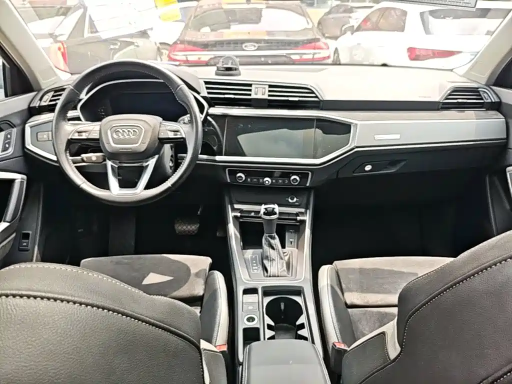 Audi Q3 2021 — фото 10