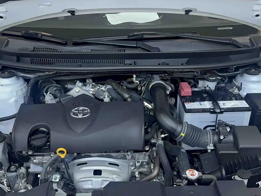 Toyota Yaris L 2022 — фото 16