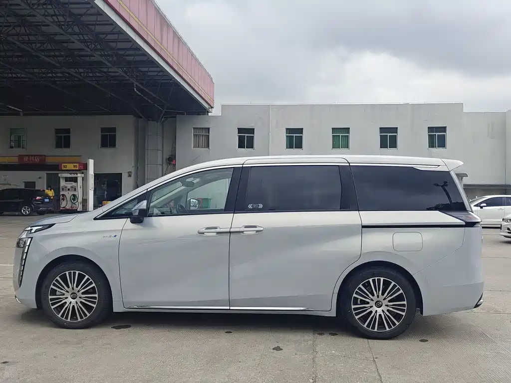 GAC Motor E8 PHEV 2024 — фото 8