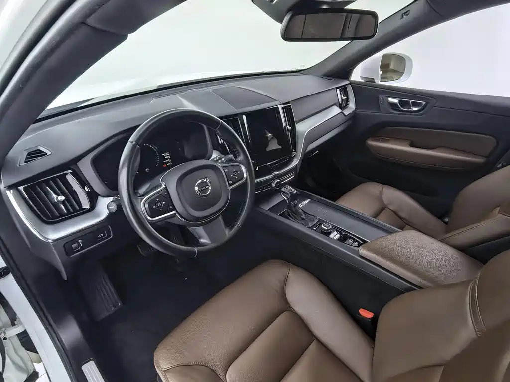 Volvo XC60 2021 — фото 14
