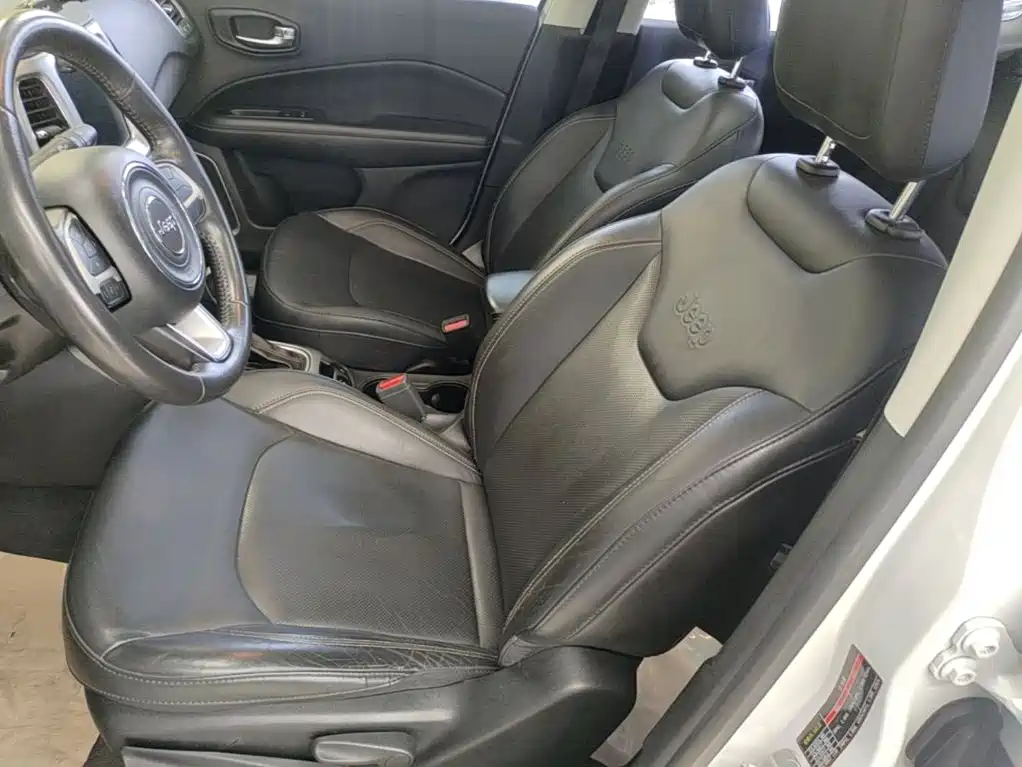 Jeep Compass 2018 — фото 15