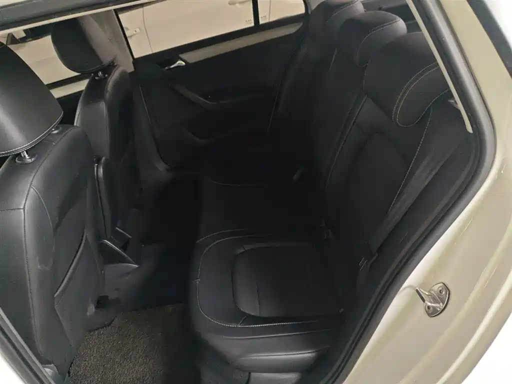 Skoda Rapid Spaceback 2017 — фото 17