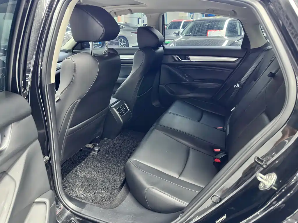 Honda Accord 2021 — фото 10
