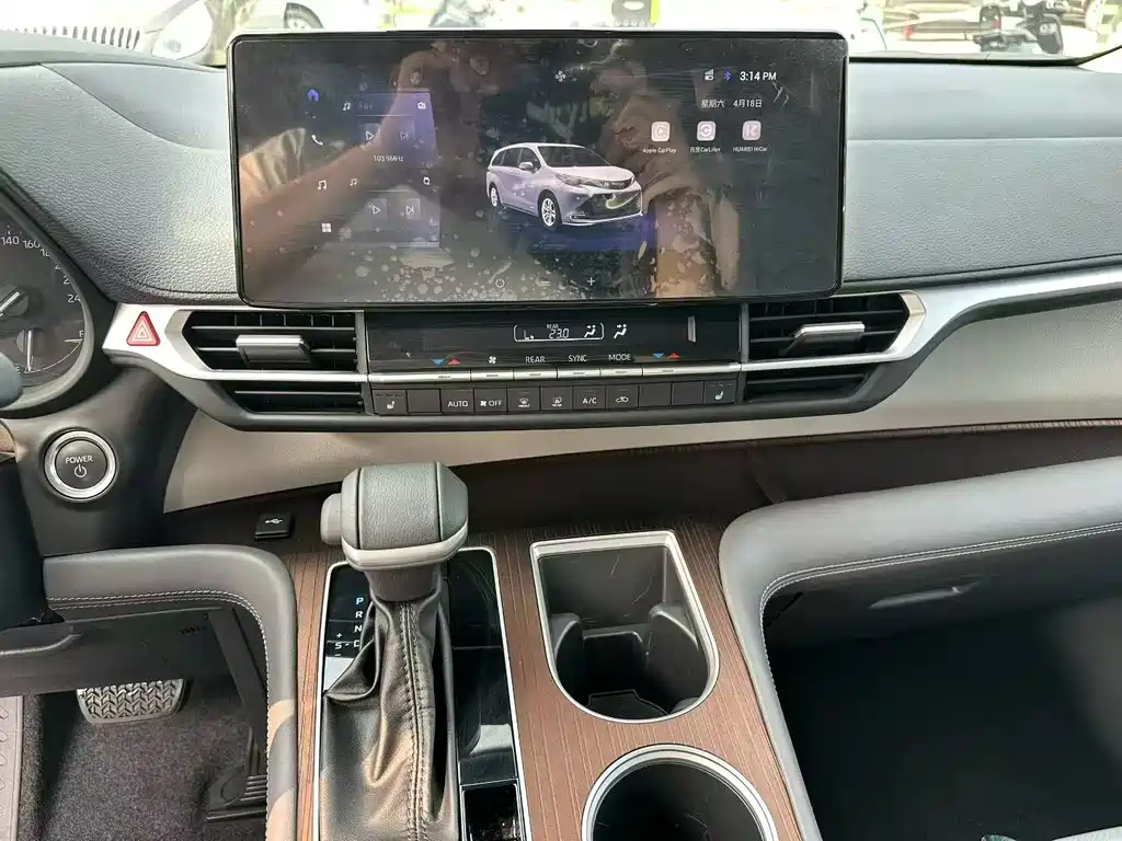 Toyota Sienna 2024