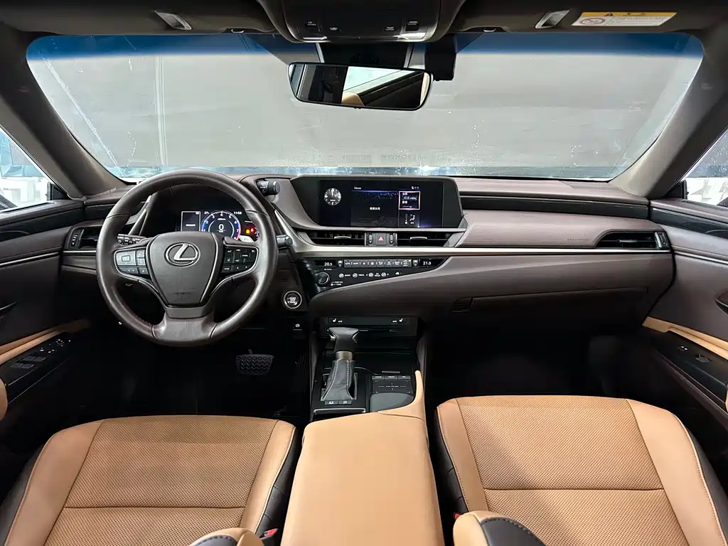 Lexus ES 2018 — фото 10