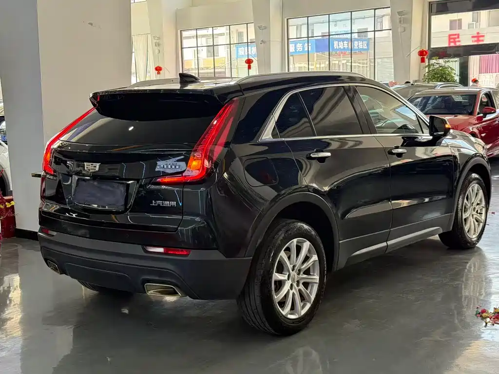 Cadillac XT4 2022 — фото 9