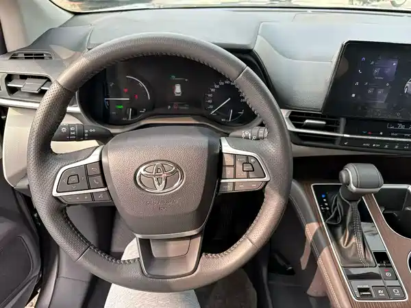 Toyota Sienna 2024