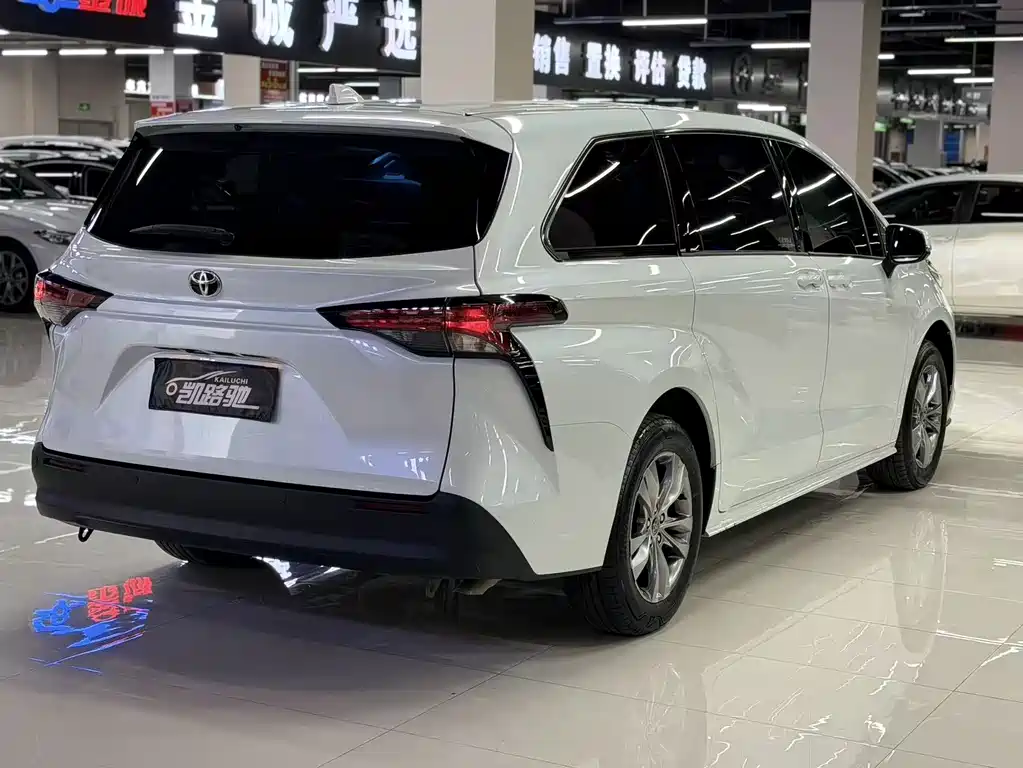 Toyota Sienna 2025