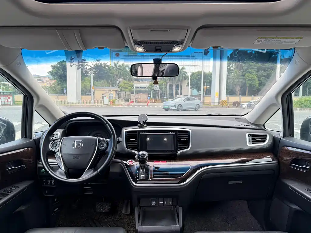 Honda Odyssey 2015 — фото 10