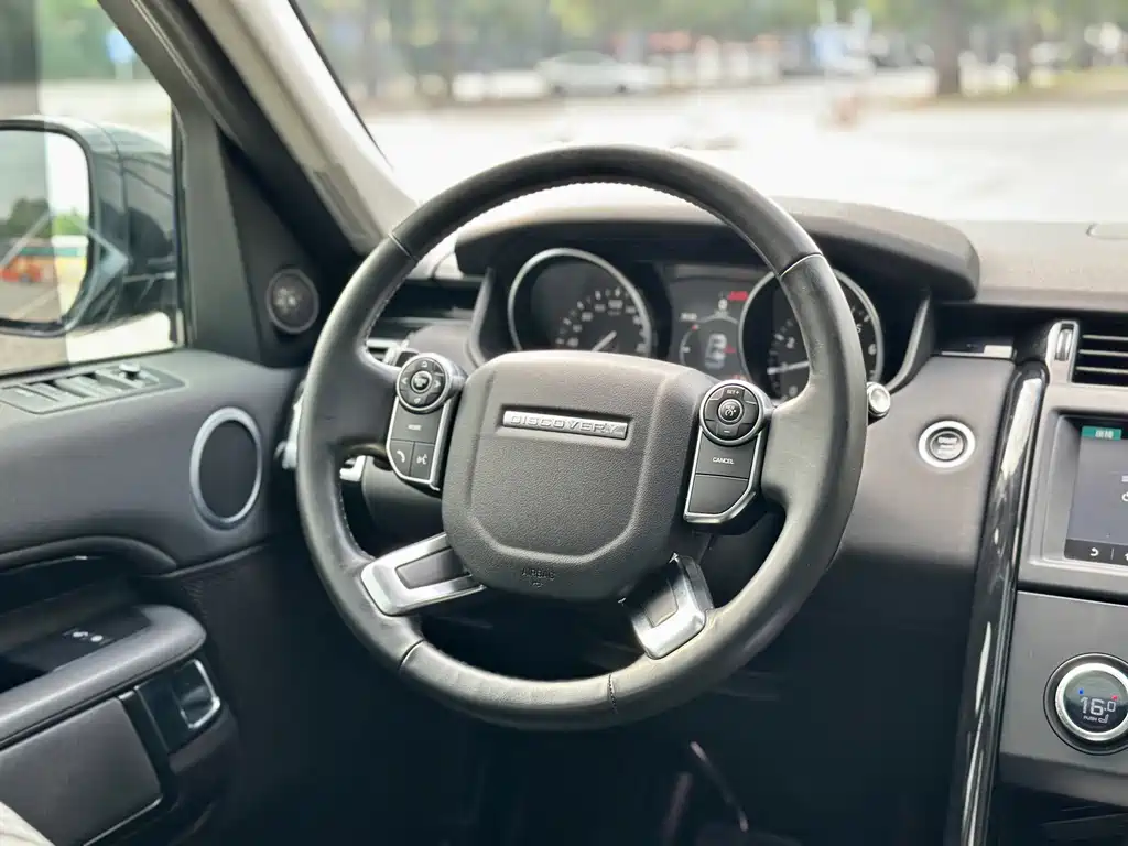Land Rover Discovery 2018 — фото 36