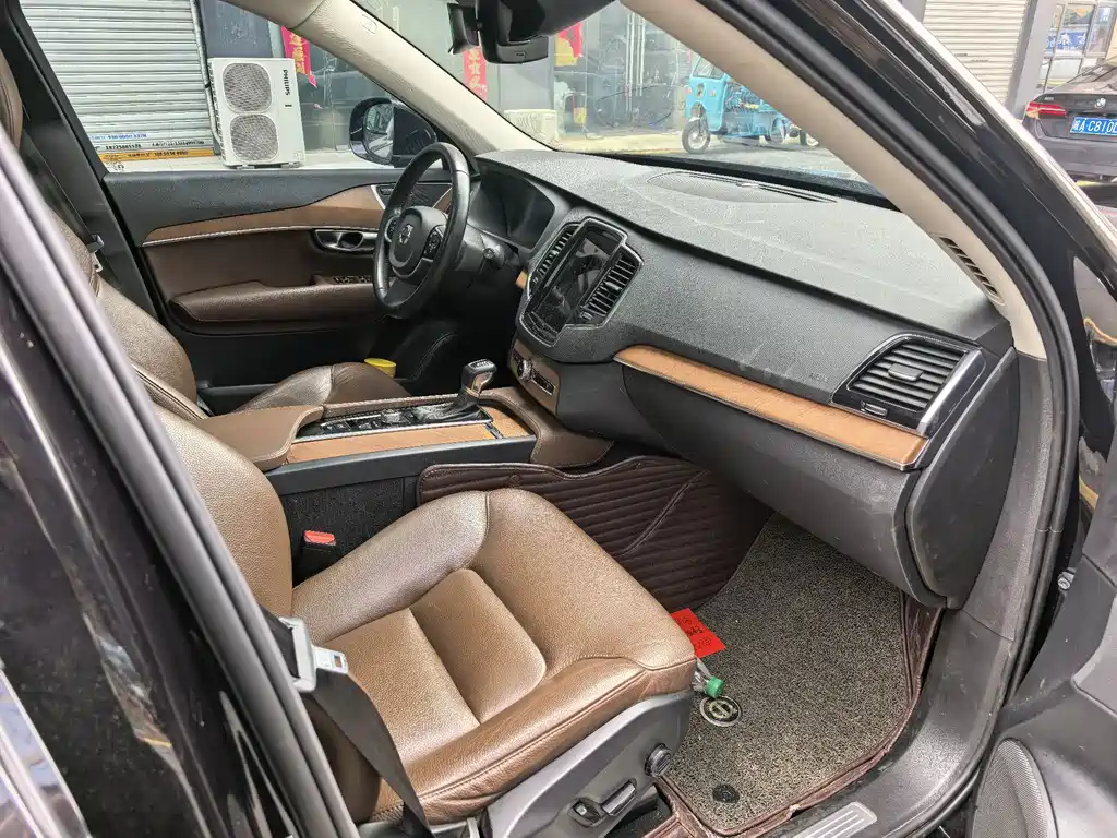 Volvo XC90 2020 — фото 16