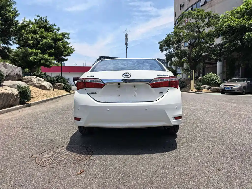 Toyota Corolla 2015 — фото 9