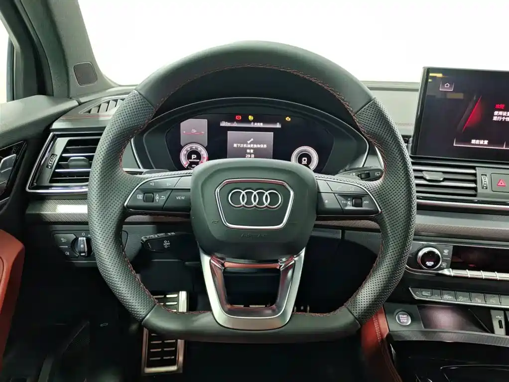 Audi Q5L — фото 11