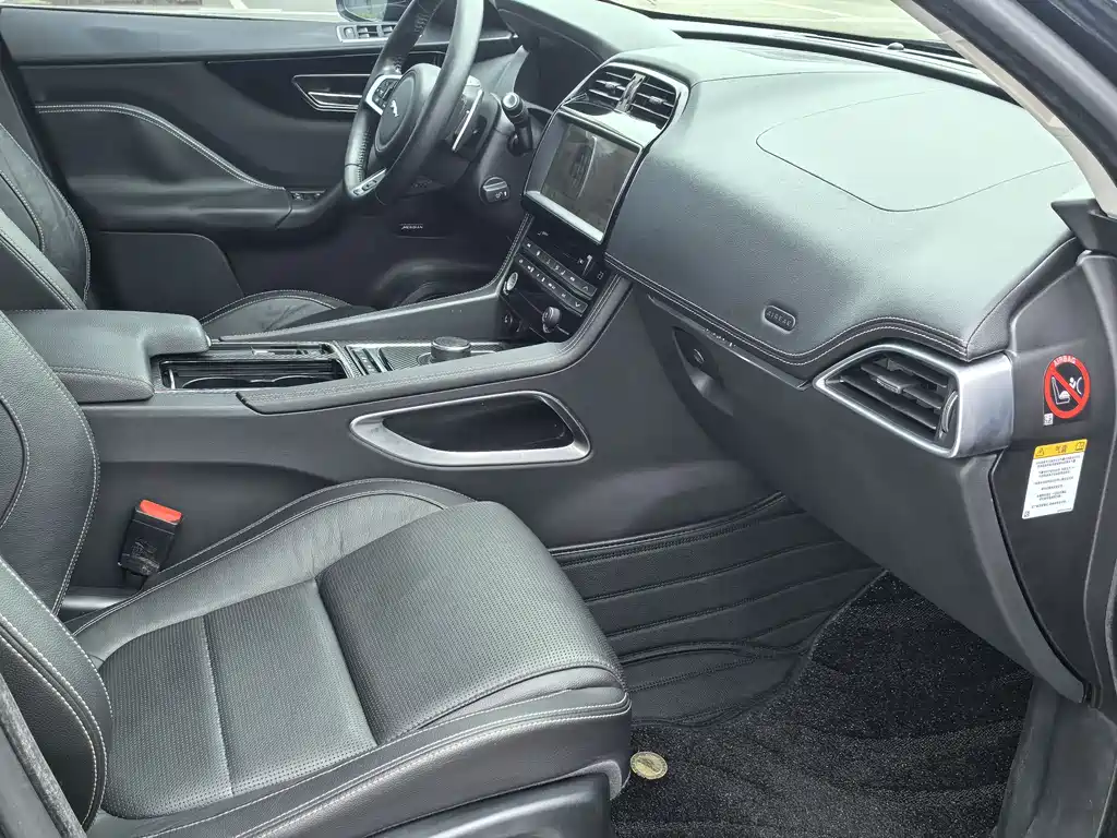 Jaguar F-PACE 2018 — фото 13