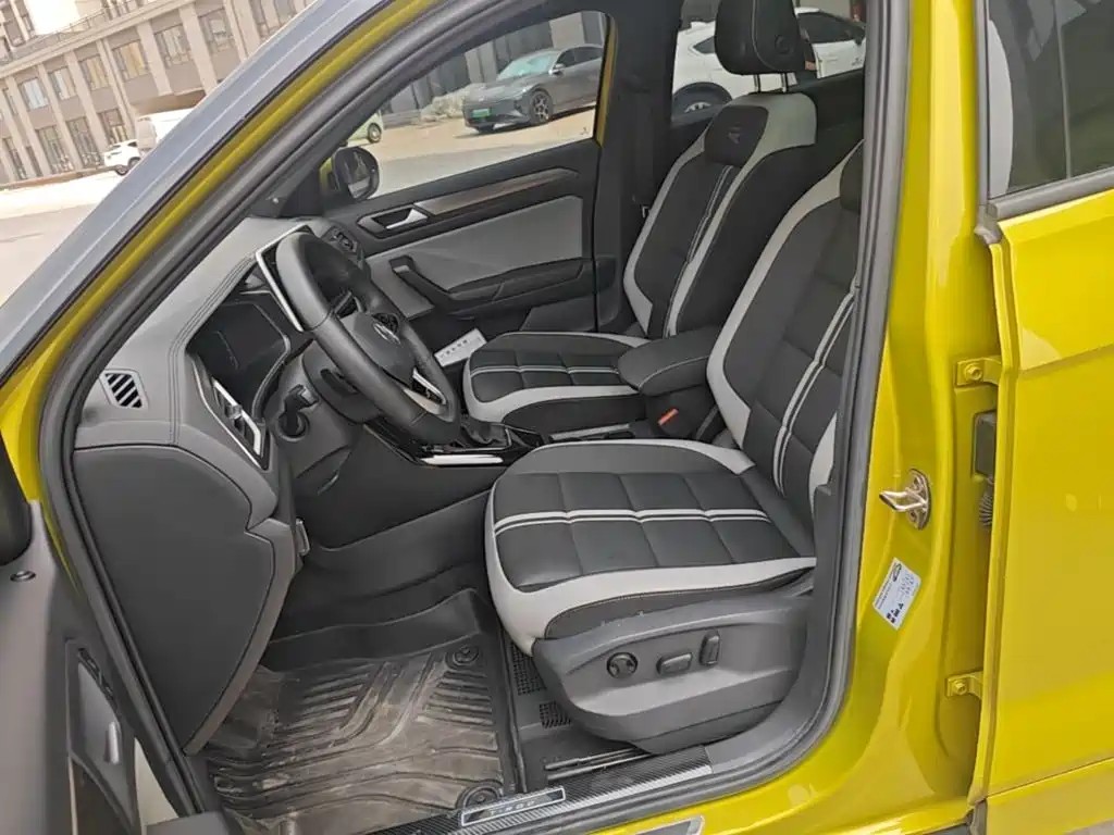 Volkswagen T-Roc 2023 — фото 15
