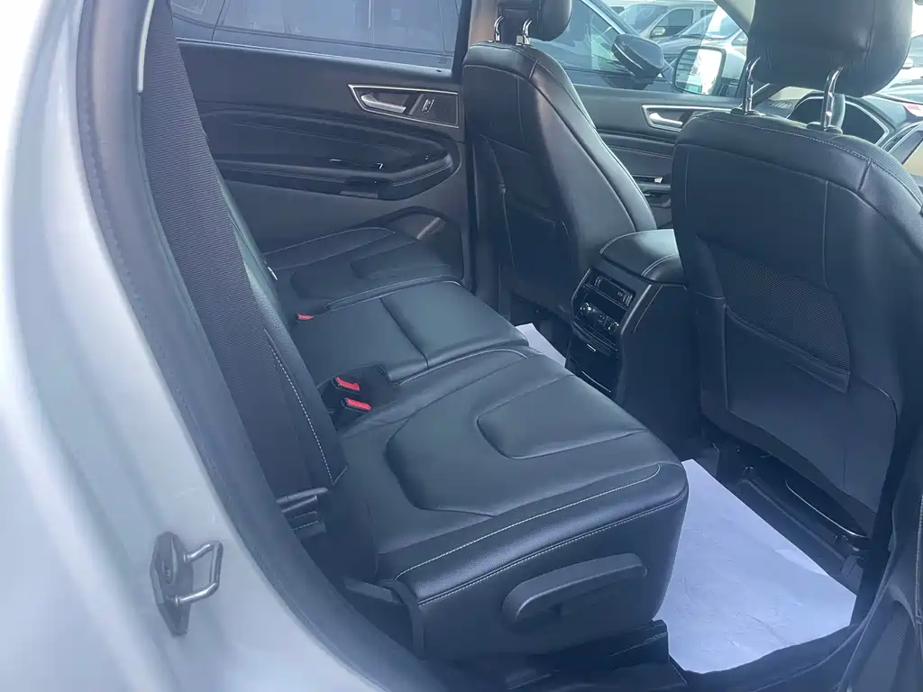 Ford Edge 2015 — фото 16