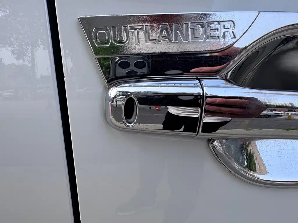Mitsubishi Outlander 2020 — фото 13