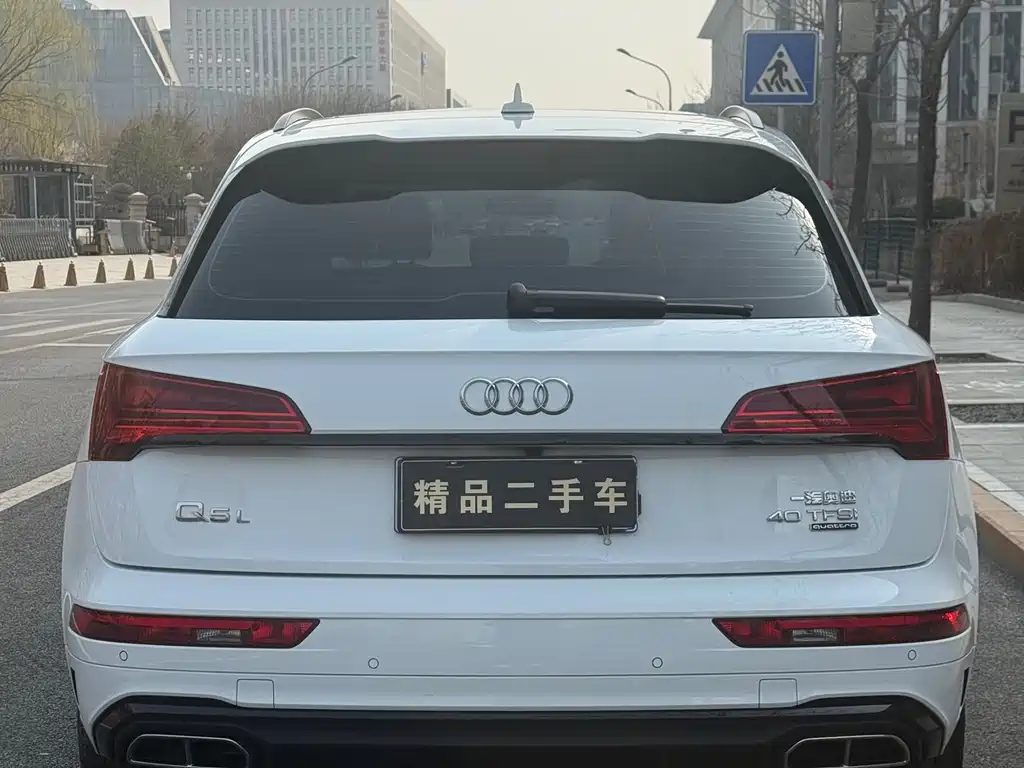 Audi Q5L 2023 — фото 27