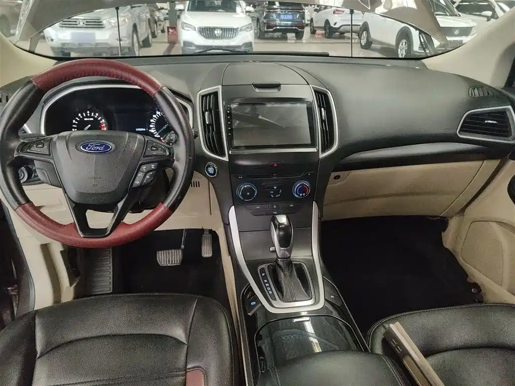 Ford Edge 2017 — фото 10
