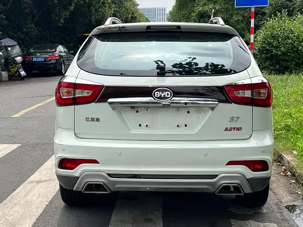 BYD S7 2015