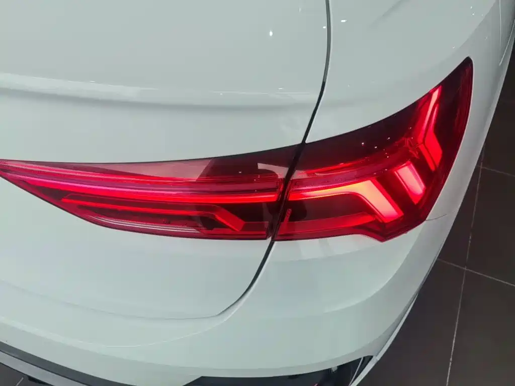 Audi Q3 Sportback 2023 — фото 8