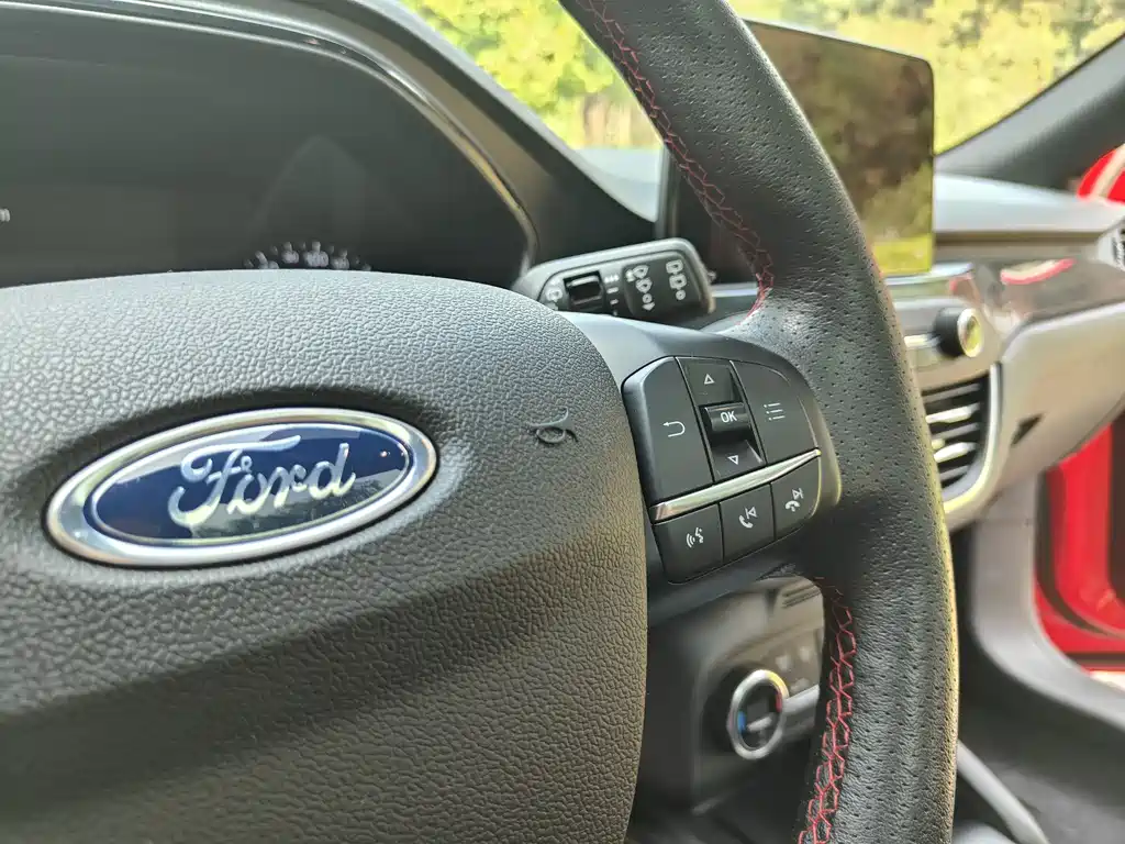 Ford Focus 2020 — фото 13