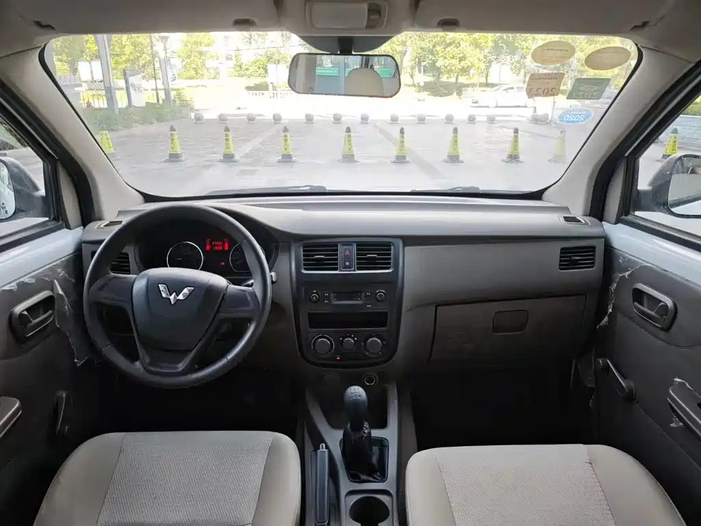 Wuling Rongguang V 2015