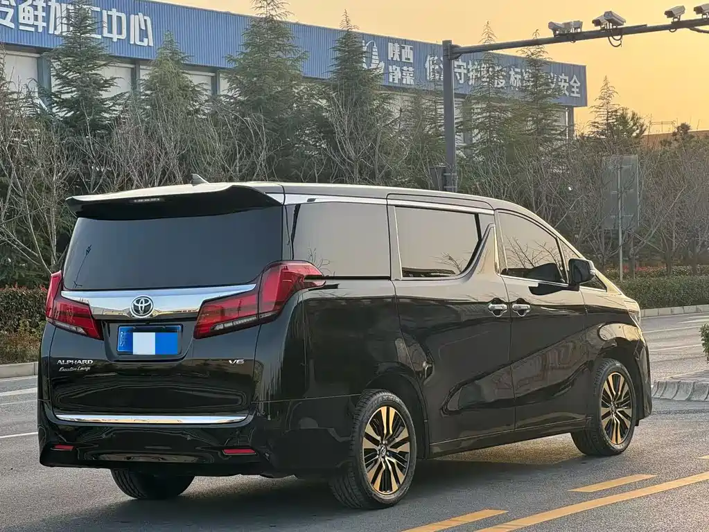 Toyota Alphard 2018 — фото 9