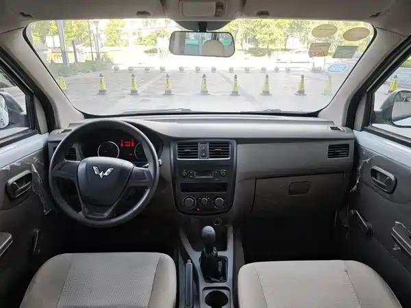 Wuling Rongguang V 2015