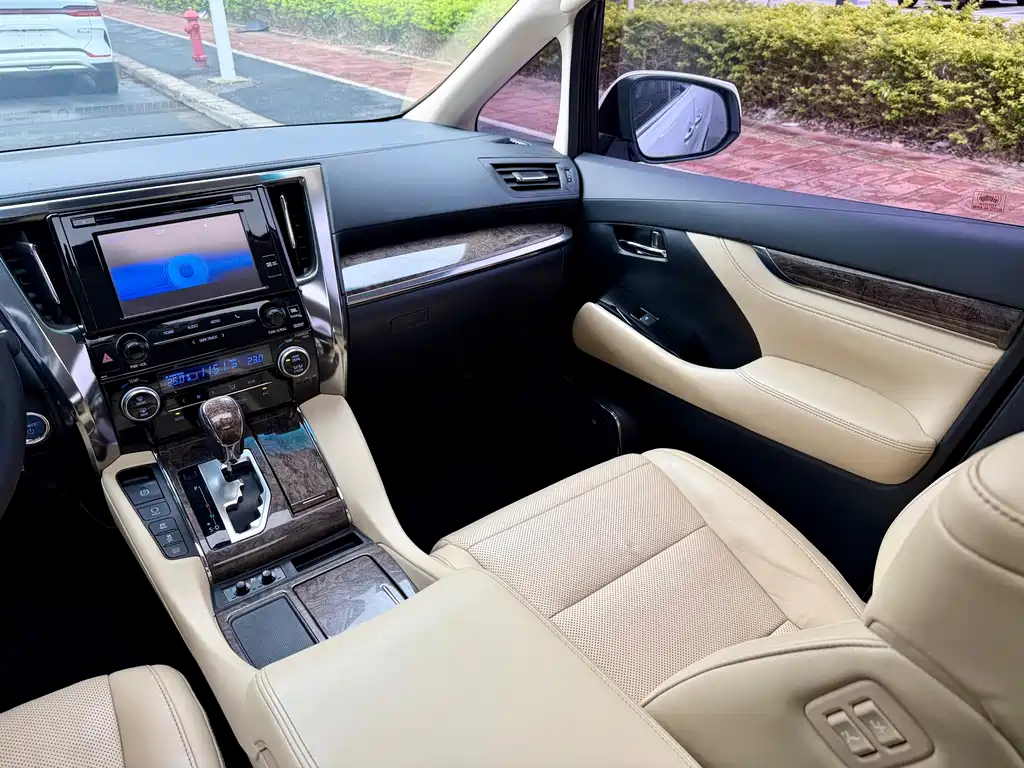 Toyota Alphard 2019 — фото 28