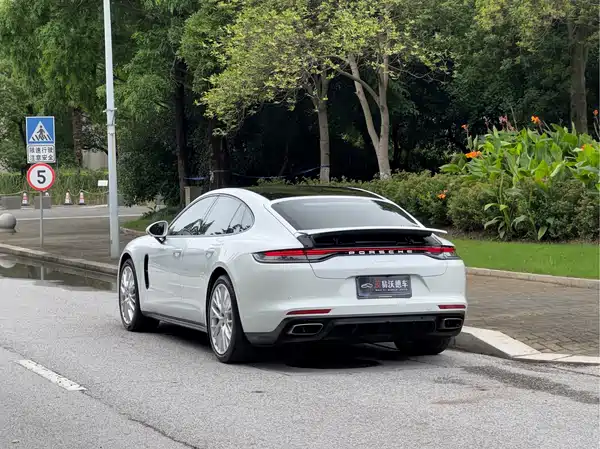 Porsche Panamera 2022