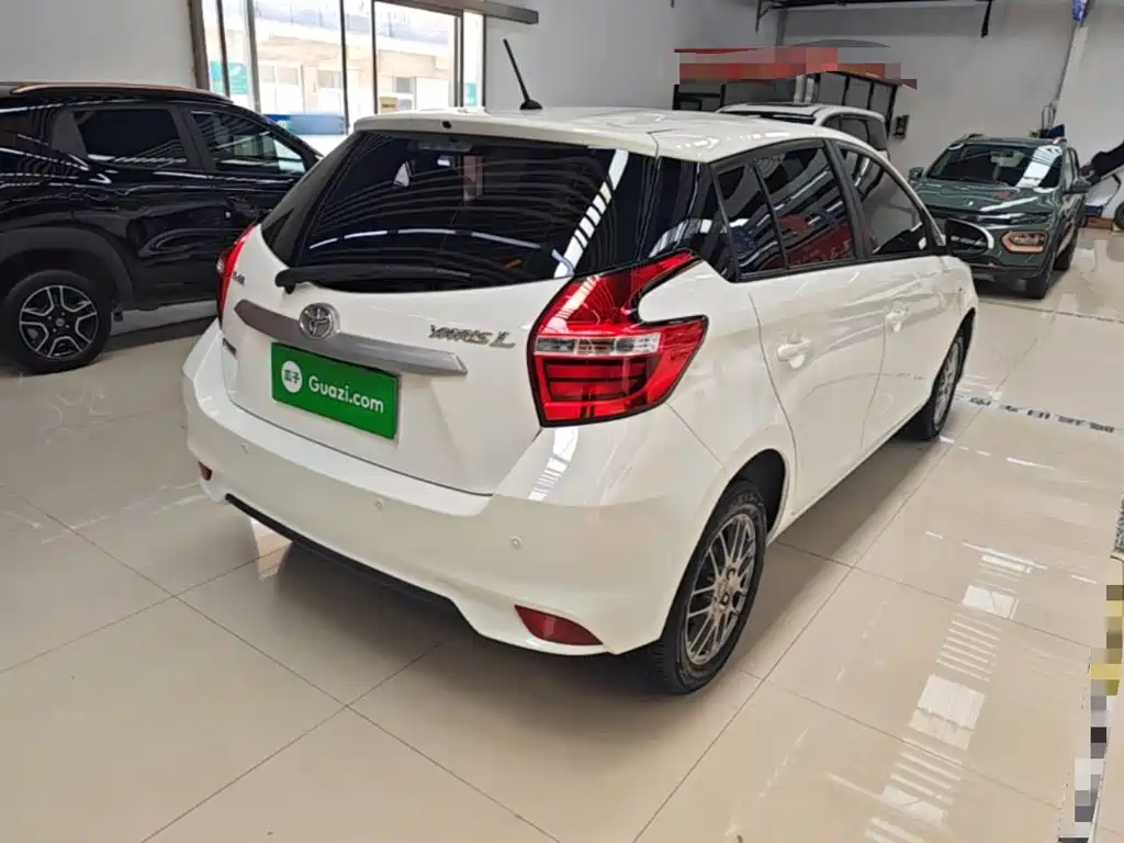 Toyota Yaris L 2021