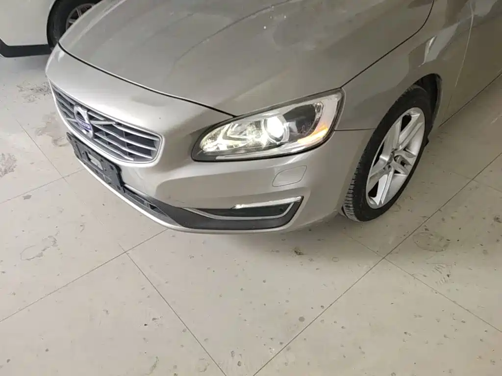 Volvo S60 2015 — фото 24