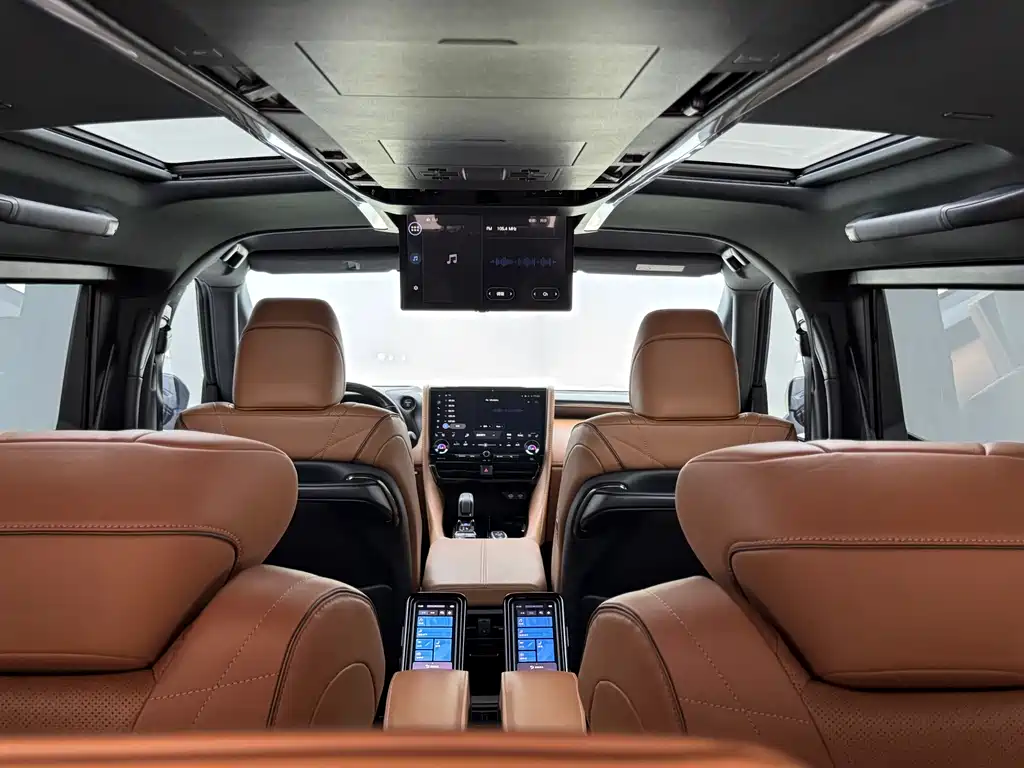 Toyota Vellfire 2024 — фото 10