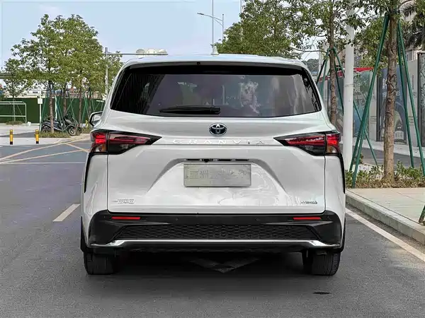 Toyota Granvia 2023