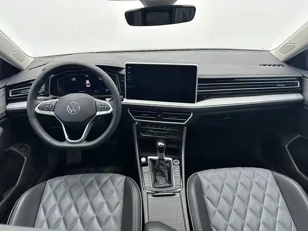 Volkswagen Sagitar 2022
