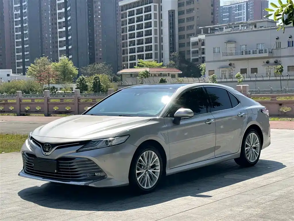 Toyota Camry 2019 — фото 1