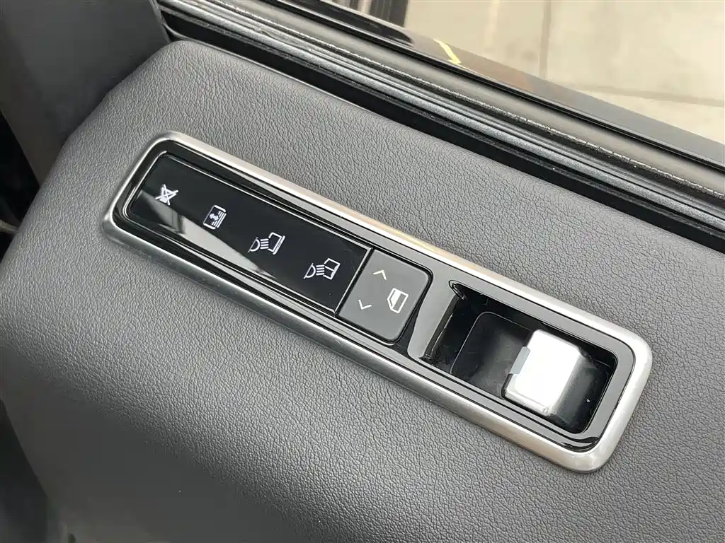 Land Rover Range Rover 2022 — фото 24