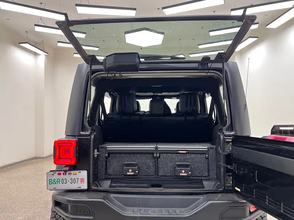 Jeep Wrangler 2019 — фото 30