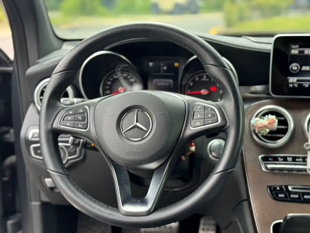 Mercedes-Benz GLC 2017 — фото 11