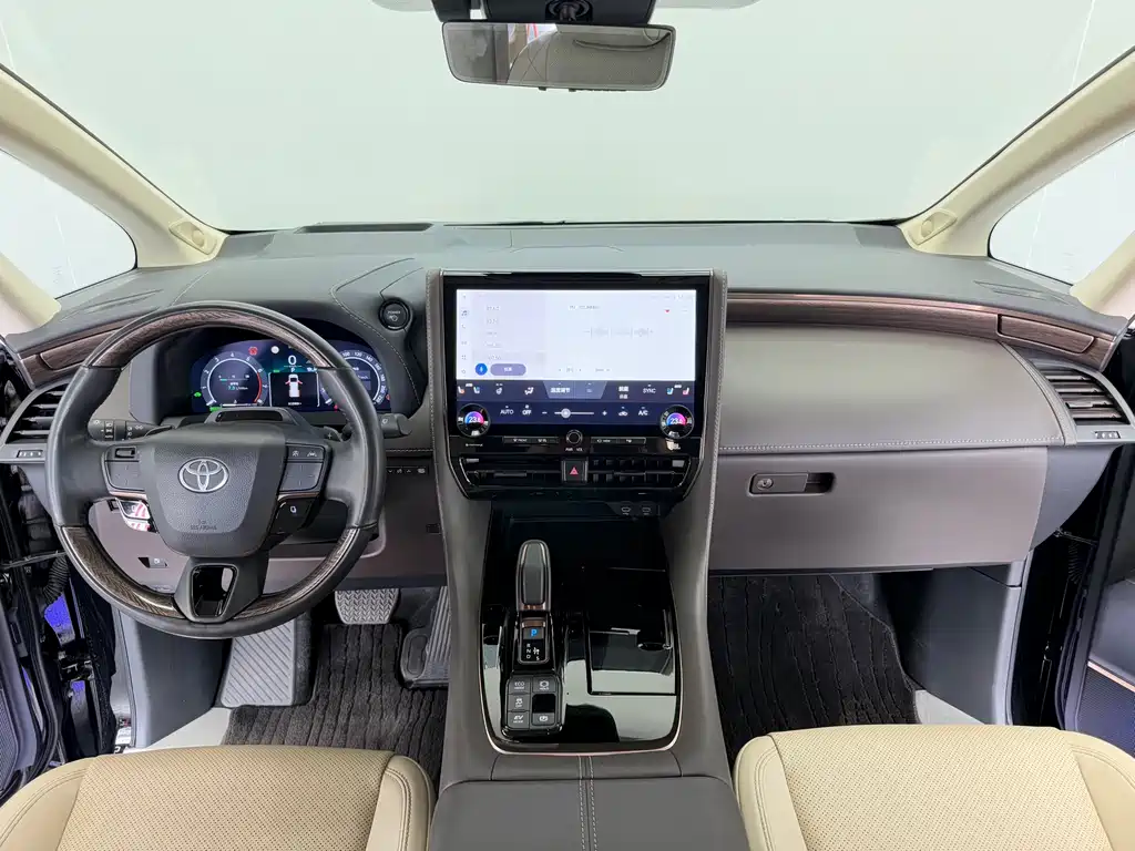 Toyota Alphard 2023 — фото 17