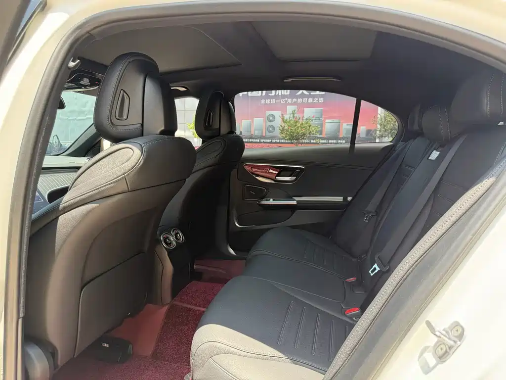 Mercedes-Benz C-Class 2024
