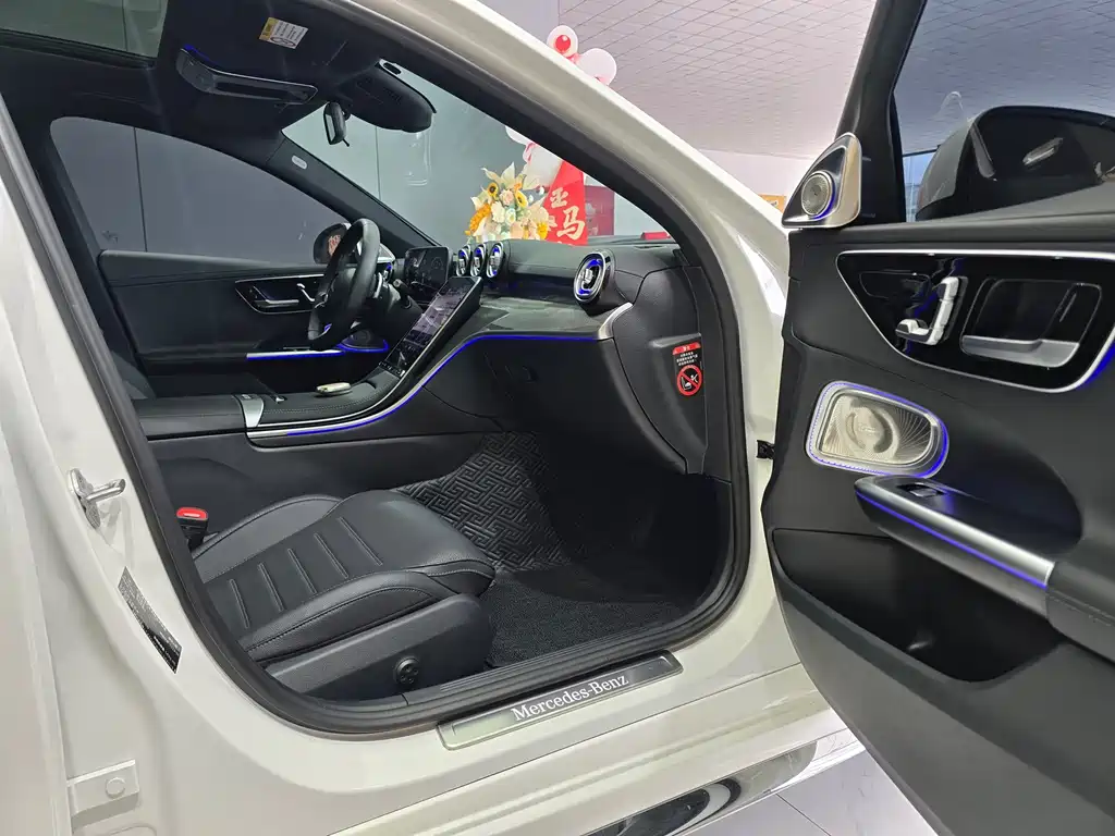 Mercedes-Benz C-Class 2023 — фото 7