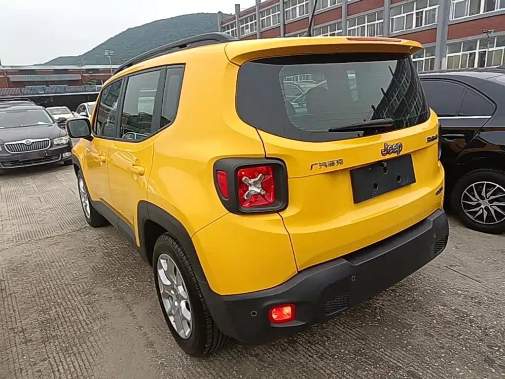 Jeep Renegade 2018 — фото 5